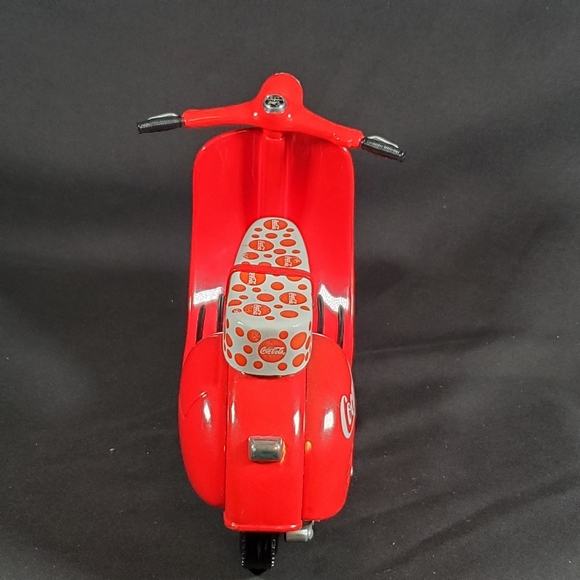 Limited Edition Coca Cola Die Cast Vespa - Picture 8 of 11